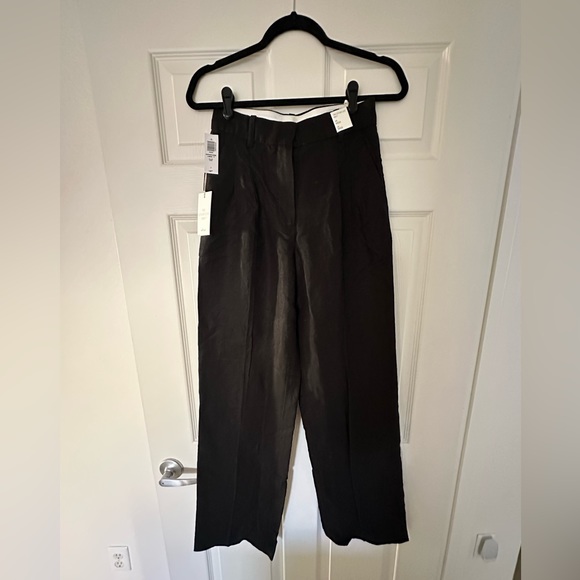 Effortless Linen Pant - Picture 2 of 4